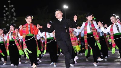 Mường Lò mở hội “Tinh hoa xòe Thái - Sắc màu Tây Bắc”