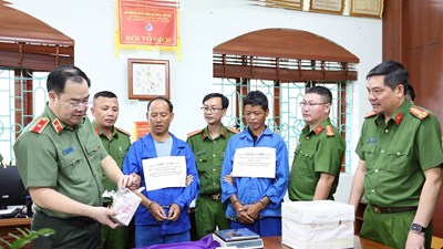 Công an Lai Châu bắt 2 đối tượng, thu 8 bánh heroin
