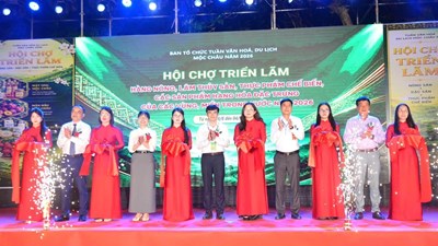 Đặc sản các vùng miền hội tụ tại Mộc Châu dịp Tết Độc lập