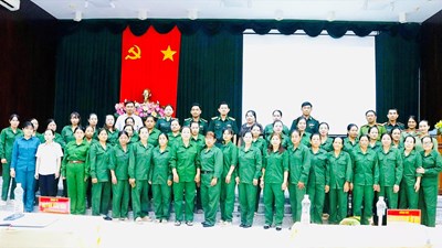 Phụ nữ phường Tịnh Biên tham gia tự quản đường biên, cột mốc 
