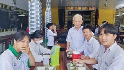 Cụ ông ở tuổi 91 vẫn miệt mài làm việc thiện theo gương Bác
