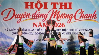 Phụ nữ Mường Chanh duyên dáng trong sắc màu truyền thống