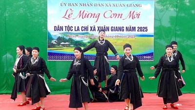 Về Xuân Giang vui hội mừng cơm mới với người La Chí