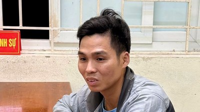 Tạm giữ hình sự tài xế lao xe vào CSGT khi bị kiểm tra