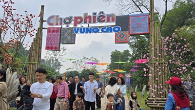 Tấp nập khách đến “Chợ phiên vùng cao - Chào năm mới 2026“