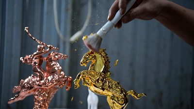 Ngựa dát vàng khuấy động thị trường quà tặng Tết Bính Ngọ 2026