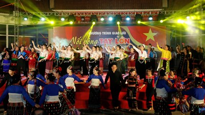  “Nối vòng tay lớn” chào mừng Ngày Văn hóa các dân tộc Việt Nam 