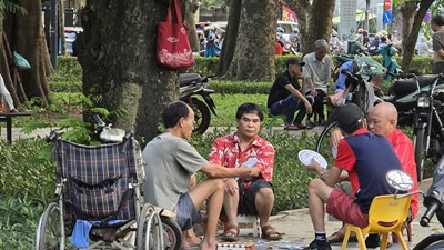 Nhếch nhác và lộn xộn tại Công viên Lê Nin