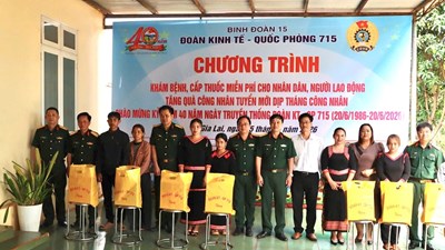 Khám bệnh, cấp thuốc miễn phí cho người dân vùng biên 