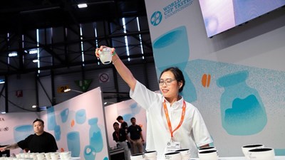 Gặp cô gái Việt vô địch thử “nếm” cà phê nước Đức