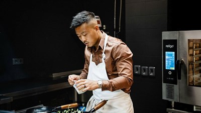 Đầu bếp gốc Việt đầu tiên đạt sao Michelin tại Cộng hòa Séc