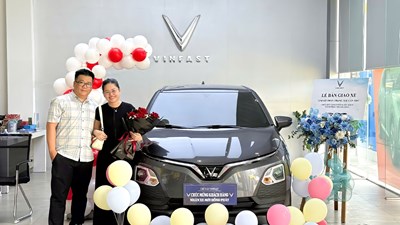 Chủ xe VinFast VF 5 ở Cần Thơ: “Bài toán kinh tế là lý do gắn bó với xe điện”