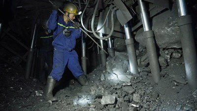 15 giờ trong lòng đất và bản lĩnh người thợ mỏ
