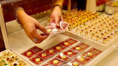 Chính thức từ hôm nay: Mua bán vàng không qua chuyển khoản có thể bị phạt; Giao dịch vàng miếng không giấy phép có thể bị tịch thu