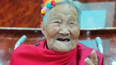 Cụ bài 102 tuổi vẫn tự may tất vá giày, tiết lộ bí quyết sống thọ: Loại nước bà uống mỗi ngày khiến nhiều người bất ngờ