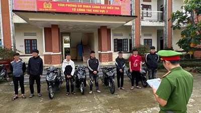 Khởi tố nhóm “báo thủ” sử dụng hung khí gây rối trật tự công cộng