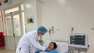 Cứu sống bệnh nhân nước ngoài nguy kịch nhờ triển khai kịp thời kỹ thuật ECMO