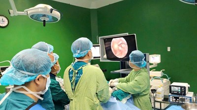 Lần đầu tiên triển khai phẫu thuật nội soi cột sống hai cổng tại Bệnh viện Đà Nẵng