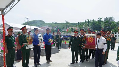 Truy điệu, an táng liệt sĩ tập thể tại xã Hiệp Đức