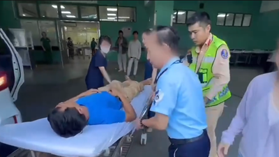 CSGT dùng xe đặc chủng dẫn đường, đưa người đàn ông bị đột quỵ đi cấp cứu