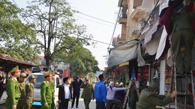 Phường Tùng Thiện ra quân lập lại trật tự, văn minh đô thị