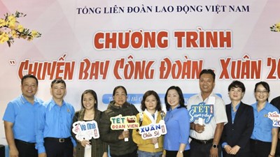 Người lao động về quê sum họp bằng những chuyến bay, chuyến tàu nghĩa tình