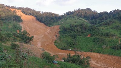 Di dời khẩn cấp 664 người sau vụ sạt lở kinh hoàng ở xã Hùng Sơn