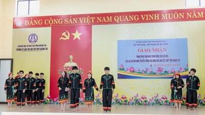 Trao áo cộng đồng – Gìn giữ văn hóa người Chứt