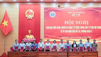 Bàn giao trạm y tế về cấp xã, phường quản lý