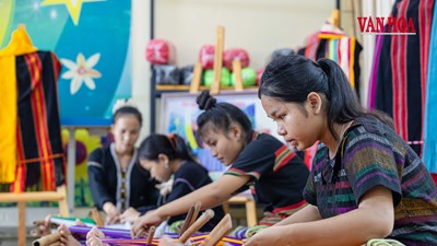 Dệt bản sắc từ mái trường