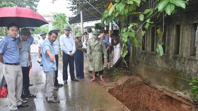 Quảng Trị: Xuất hiện hai hố sụt nguy hiểm