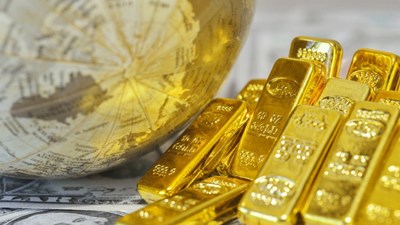 Vàng biến động quanh ngưỡng cao trong thời khắc năm mới