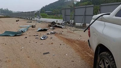 Nổ lốp, mất lái: Thiếu tá công an tử vong trên cao tốc Nội Bài - Lào Cai