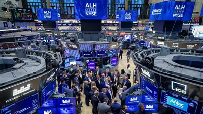 Phố Wall lập đỉnh: Công nghệ dẫn sóng, dầu hạ nhiệt, dòng tiền phân hóa