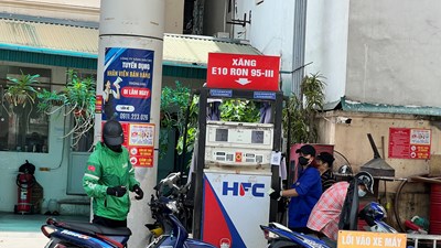 Giá xăng dầu đồng loạt tăng, dầu diesel tăng gần 2.500 đồng/lít