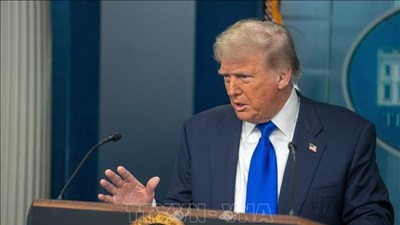 Ông Trump siết visa, nhắm vào “du lịch sinh con” tại Mỹ