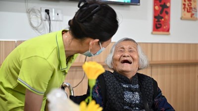 Trung Quốc triển khai chính sách chăm sóc người cao tuổi
