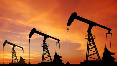 Giá xăng dầu hôm nay 5.11: Dầu thế giới tiếp tục giảm, USD mạnh gây sức ép