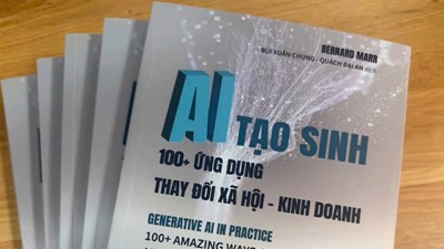 Bộ trưởng Nguyễn Văn Hùng tặng sách về AI cho một số đơn vị thuộc Bộ VHTTDL