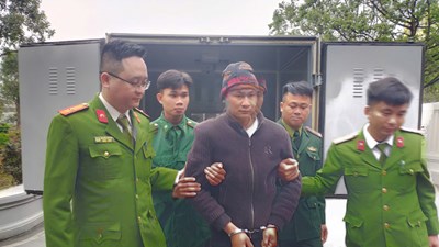 Bắt giữ hơn 1 tấn pháo nổ ngụy trang trong xe hàng Tết từ Lào về Việt Nam