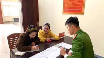 Bất ngờ tài khoản nhận gần nửa tỉ, người phụ nữ trình báo công an