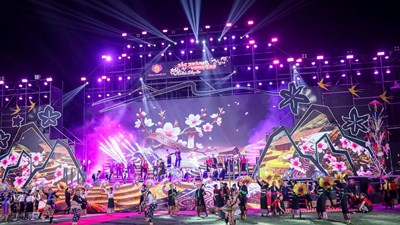 Rộn ràng đêm hội “Sắc Xuân vùng cao – Ấm tình đồng bào”