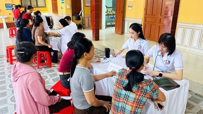 Khám, tầm soát ung thư miễn phí cho hàng trăm người dân