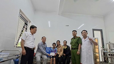 Bé trai nghi bị bạo hành nhiều vết thương được chuyển tuyến điều trị