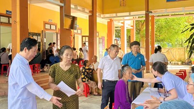 Khám sức khỏe miễn phí quy mô lớn đến tận xã, bản vùng sâu Nghệ An