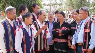 Phát triển đội ngũ cán bộ, công chức, viên chức người dân tộc thiểu số 
