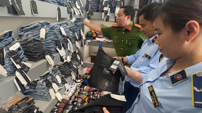 Tình trạng dụng mạng xã hội để livestream bán hàng nhập lậu, hàng giả... đang diễn biến phức tạp, quy mô rất lớn