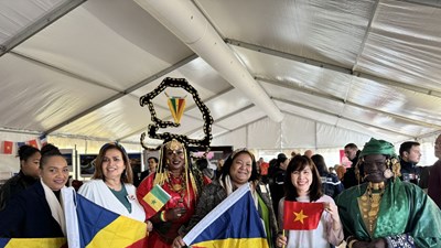 Kiều bào đóng góp ý kiến vào Dự thảo văn kiện Đại hội XIV của Đảng