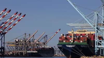 Mỹ áp đặt mức thuế quan mới đối với hàng chục quốc gia