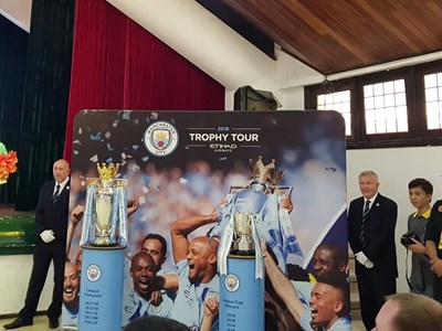 Cúp ngoại hạng Anh đến với trẻ em Làng SOS